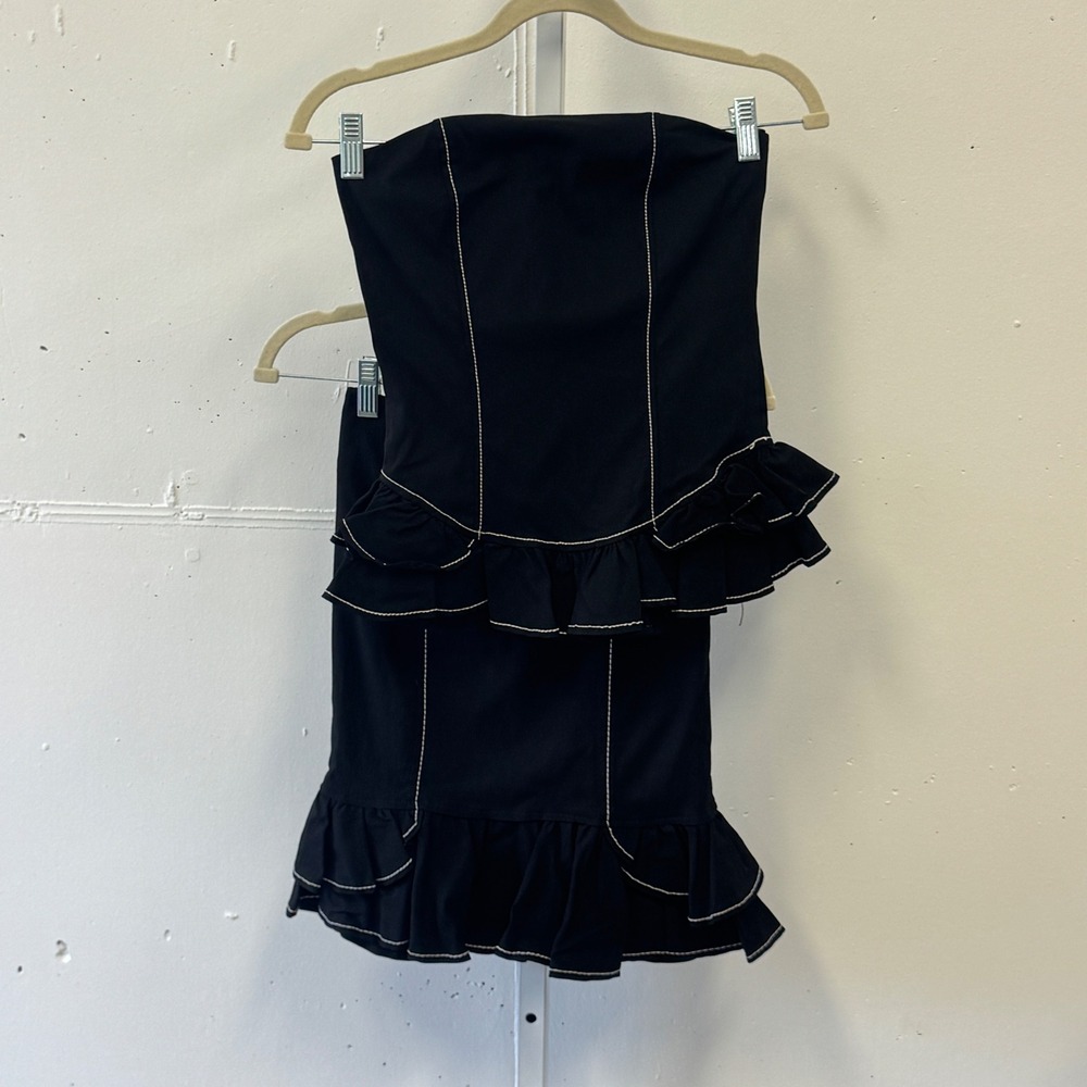 2010s Bebe Strapless Ruffle Peplum Top and Mini Skirt Set Contrast Stitch Sz S 2